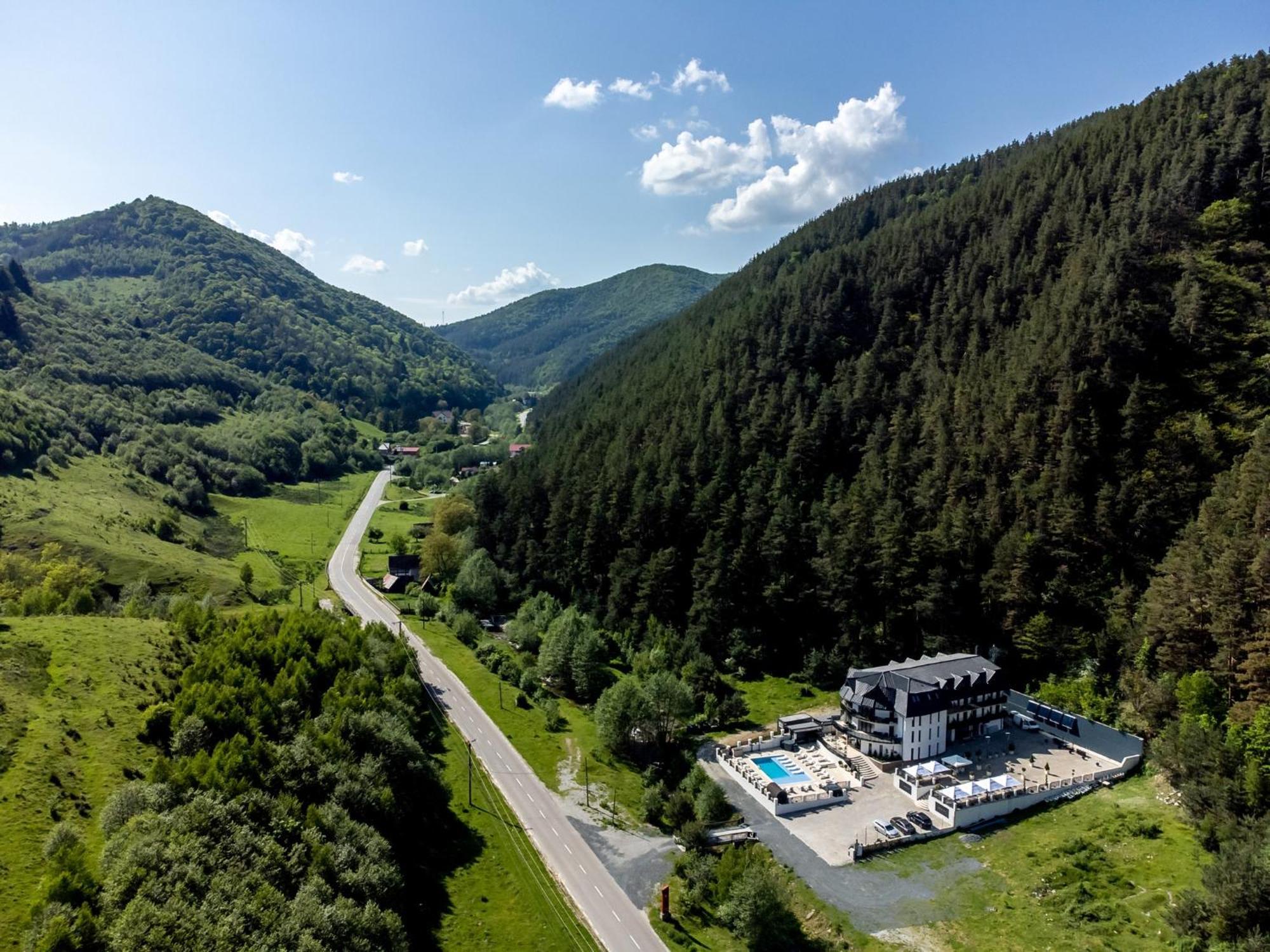 Carpentiere Arena Hotell Răşinari Eksteriør bilde