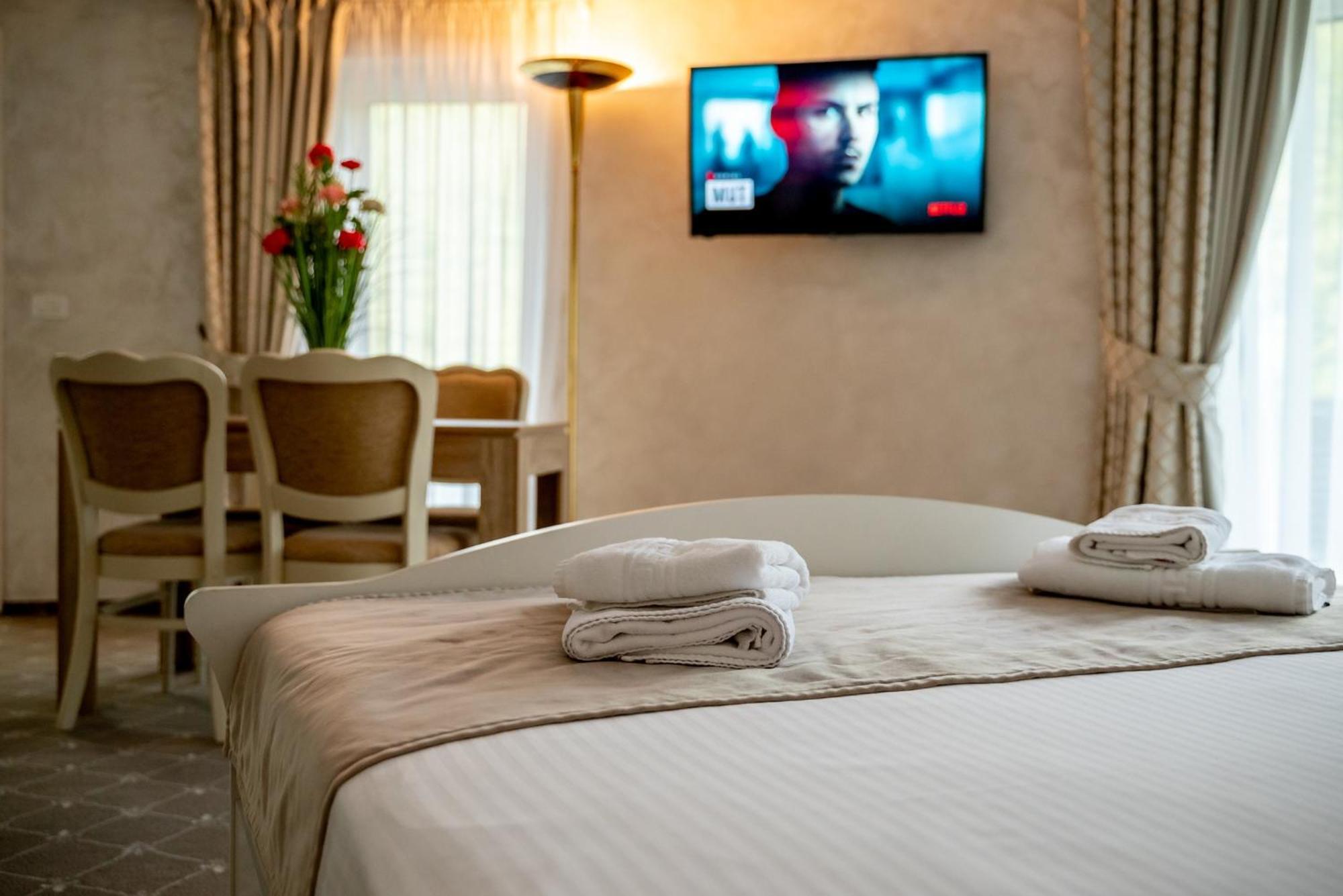 Carpentiere Arena Hotell Răşinari Eksteriør bilde