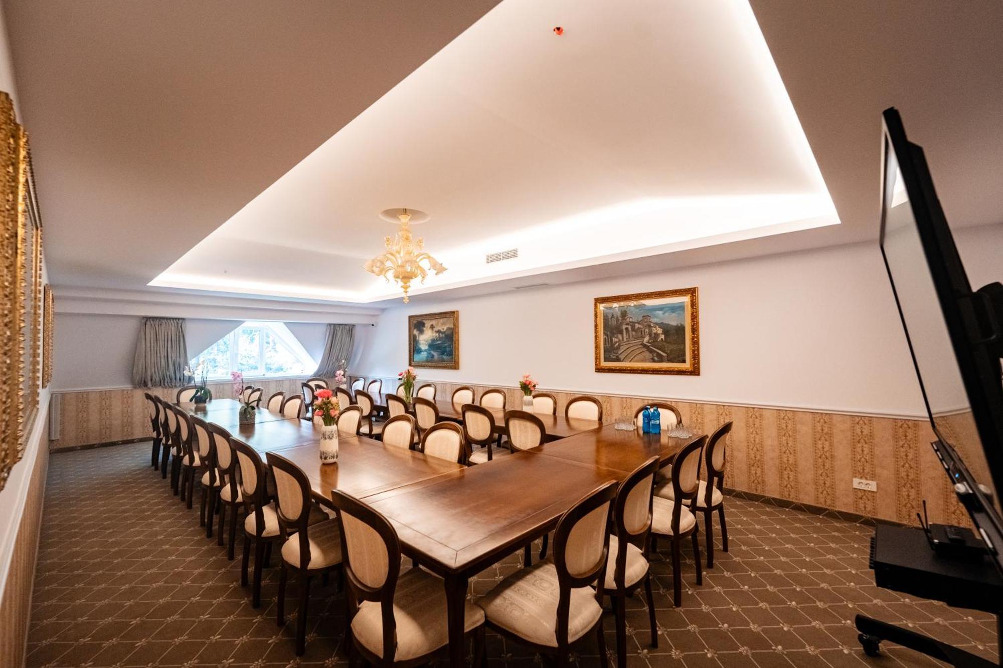 Carpentiere Arena Hotell Răşinari Eksteriør bilde