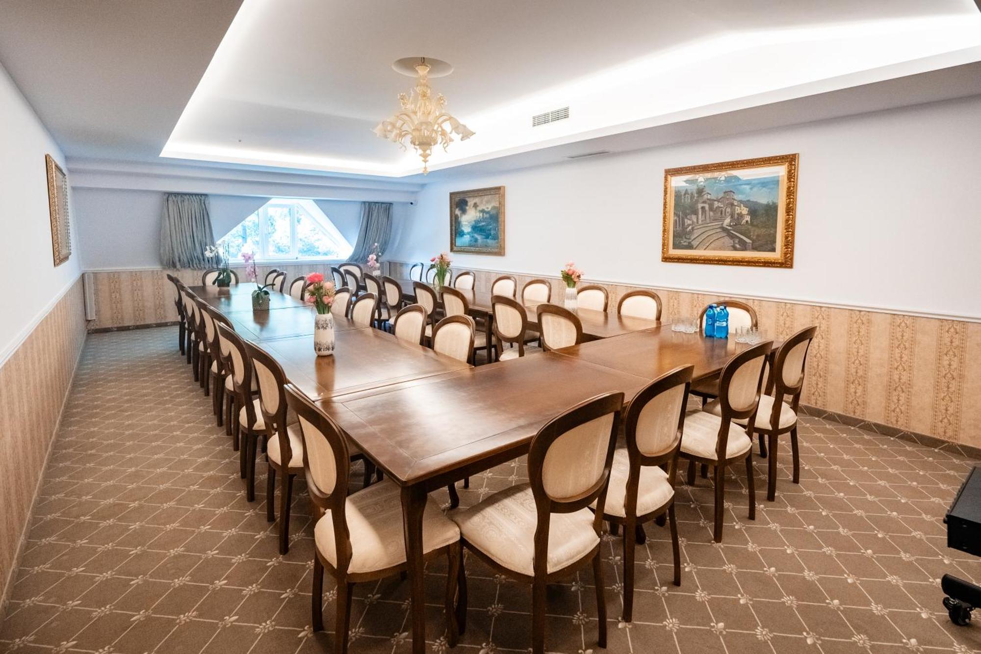 Carpentiere Arena Hotell Răşinari Eksteriør bilde